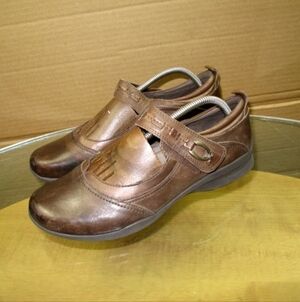 Earth Mary Jane Flats Brown Leather Strap Closure Shoes Women's Size 10